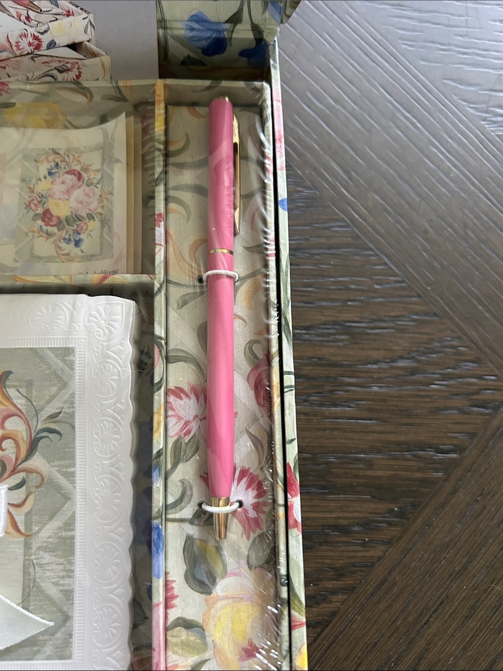 Stationery Gift Set Chest with Pink Pen NWT - Picture 7 of 9